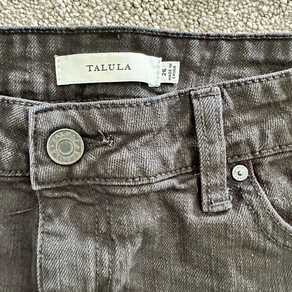Aritzia  Talula Raw Edge Shorts in Black Size 26 - Picture 3 of 3